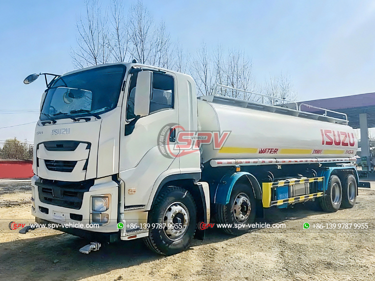 ISUZU 8x4 Water Tank Truck - Front Left Side